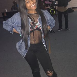 Meet your Posher, Kayla